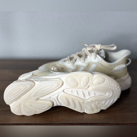 Size 6 - adidas Ozweego x Disney The Little Mermaid Collection - Ursula 2021 - Picture 4 of 6